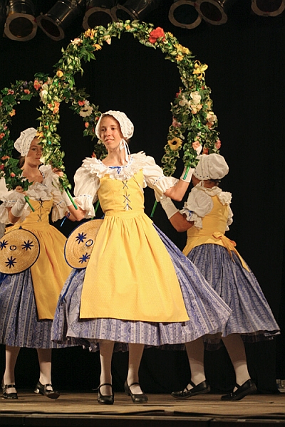 Elmas, gruppo folk francese -- (IMG_0186_1).JPG